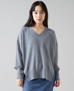 Vネックデザインスリットニット