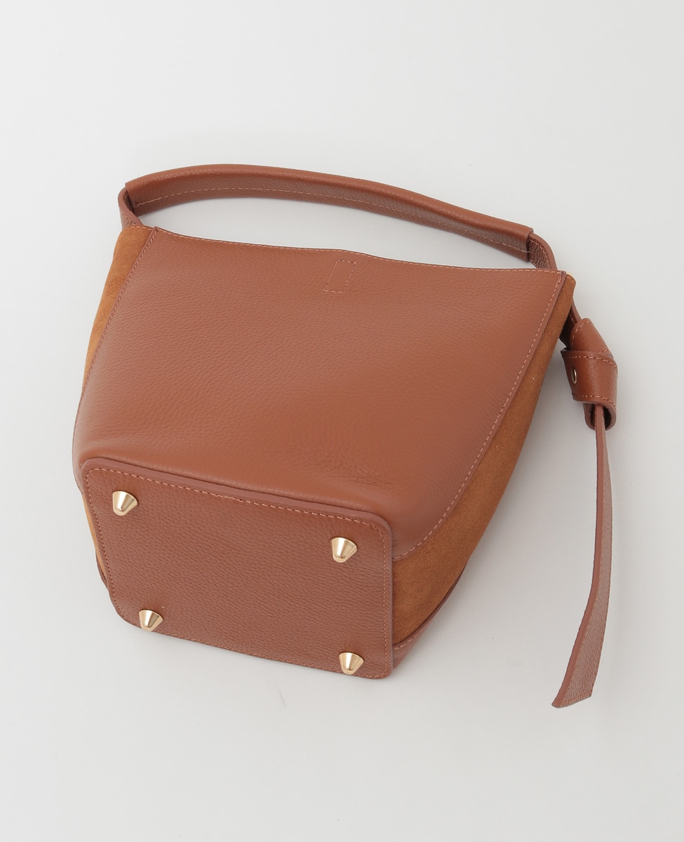 AP STUDIO/AULENTTI ボディバッグ キャメル レザー AP STUDIO/AULENTTI ボディバッグ キャメル レザー