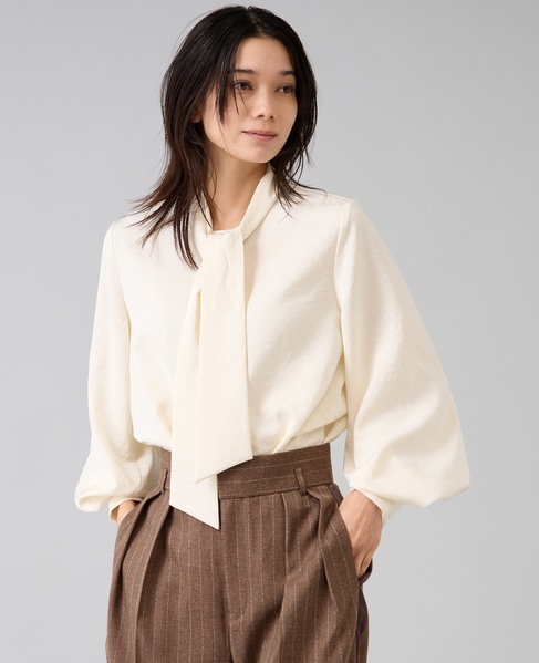 サテンボウタイ付きブラウス