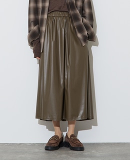 レザー調タックフレアスカート