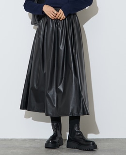 レザー調タックフレアスカート