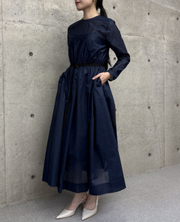 ロングスリーブフレアワンピース