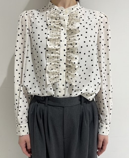 ドットプリントフリルブラウス