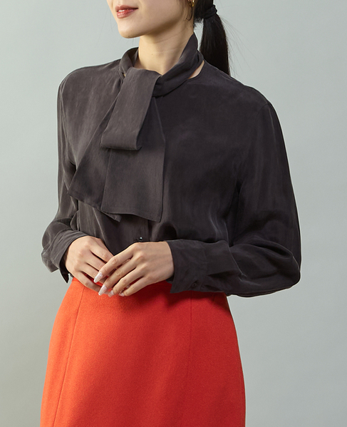 キュプラボウタイブラウス 詳細画像 チャコールグレー 1
