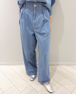 デニムタックパンツ