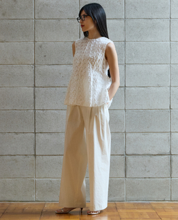 カットジャガードスリーブレスブラウス