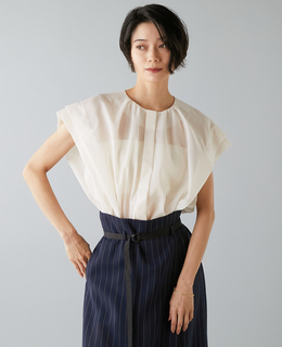 シアーフリルブラウス