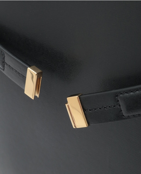 【TOTEME/トーテム】Belted Leather Bucket Bag 詳細画像 ブラック 5