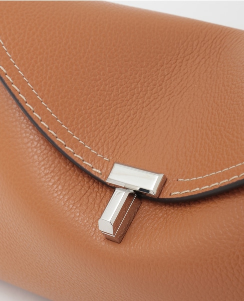 【TOTEME/トーテム】T-Lock grained-leather clutch 詳細画像 タン 4