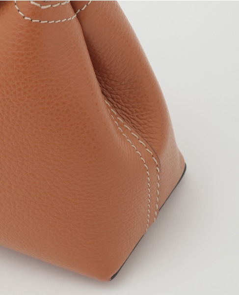 【TOTEME/トーテム】T-Lock grained-leather clutch 詳細画像 タン 6