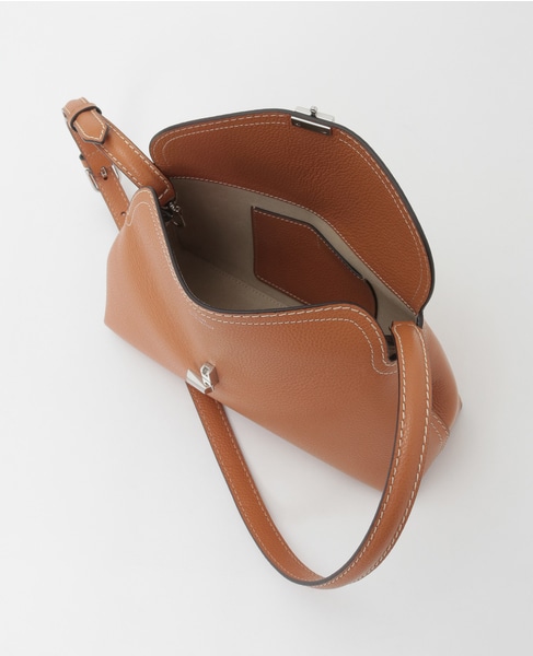 【TOTEME/トーテム】T-Lock grained-leather clutch 詳細画像 タン 8