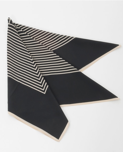 【TOTEME/トーテム】Centered Monogram Silk Scarf 詳細画像 ブラック 1