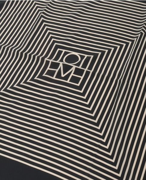 【TOTEME/トーテム】Centered Monogram Silk Scarf 詳細画像 ブラック 3