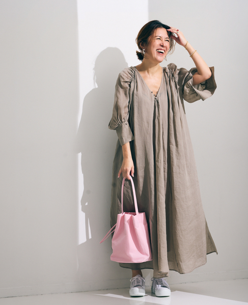 《コラボ》大草直子さん&times;martinique ラミーギャザースリーブワンピース 詳細画像 グレージュ 2