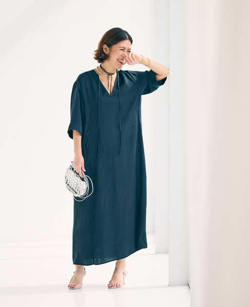 《コラボ》大草直子さん&times;martinique Vネックナローワンピース 詳細画像 ネイビー 2