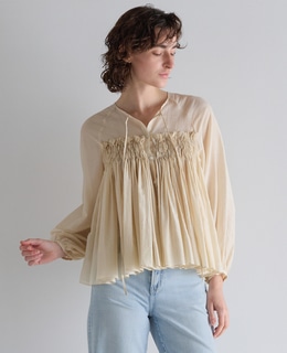 プリーツブラウス