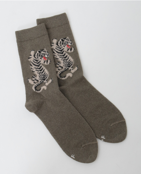 【BLEUFORET/ブルーフォレ】6625 CASHMERE SOCKS WITH TIGER PATTERN 詳細画像 カーキ 2