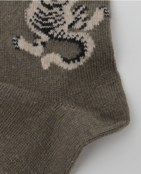【BLEUFORET/ブルーフォレ】6625 CASHMERE SOCKS WITH TIGER PATTERN 詳細画像 カーキ 5