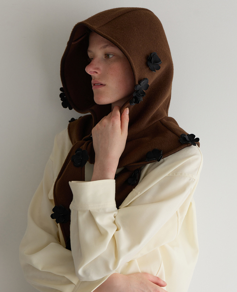 【MARGE/マージ】Wool flower motif hooded scarf 詳細画像 ブラウン 2