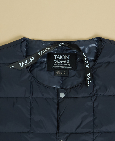 【TAION/タイオン】ベーシック クルーネックボタン インナーダウンジャケット 詳細画像 ダークネイビー 3