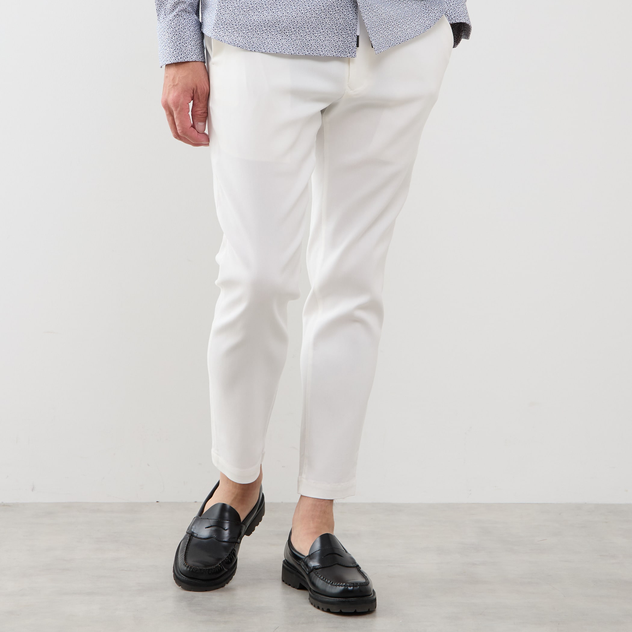 WEB限定ハイストレッチアンクルテーパードパンツWHITE