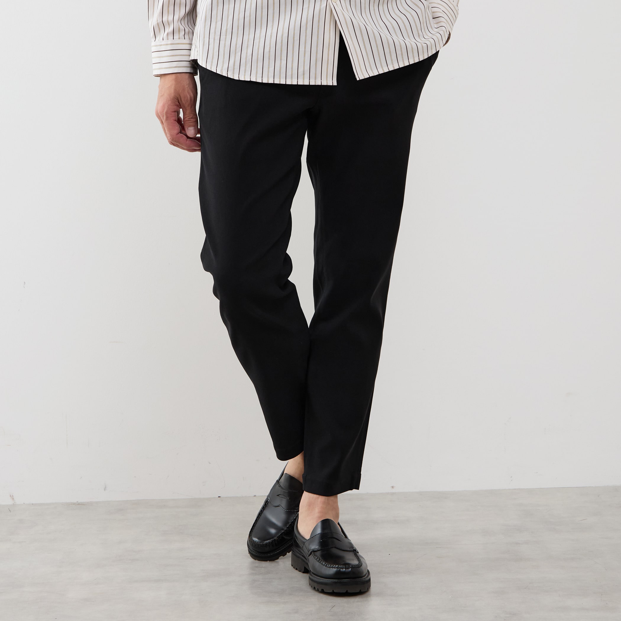 WEB限定ハイストレッチアンクルテーパードパンツBLACK