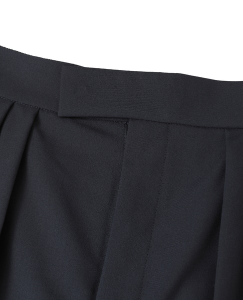 【LUTZ HUELLE/ルッツヒュエル】タックデザインショートパンツ 詳細画像 ネイビー 3