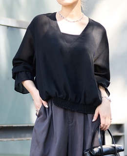 深Vネックブラウス