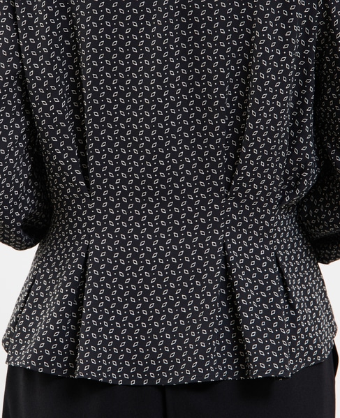 Vネックウエストタックブラウス 詳細画像 ブラック系その他 16