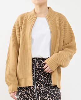 バルキージップ付ニット