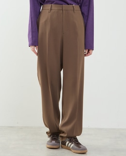 テーパードパンツ