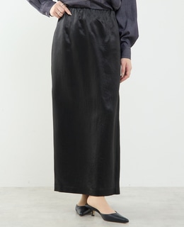 上品な光沢感のIラインスカート