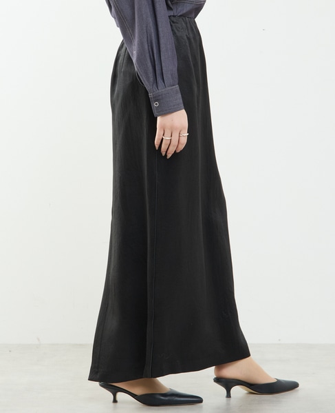 上品な光沢感のIラインスカート 詳細画像 ブラック 3