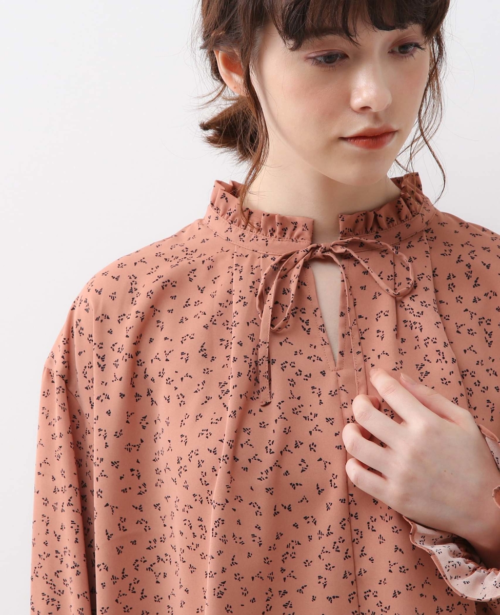 幾何プリントスタンドフリルブラウス 商品詳細 メルローズ公式通販 Melrose Store メルローズストア