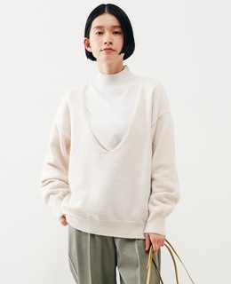 【ふわっと暖かい風合いの深めVネック☆レイヤードを楽しめるプレーンなシンプルニット】