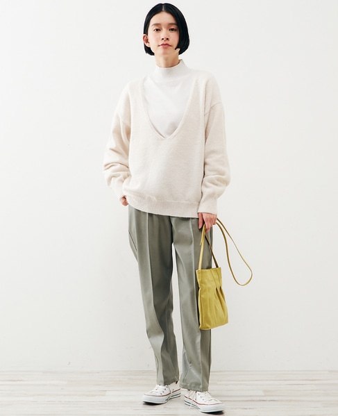 【ふわっと暖かい風合いの深めVネック☆レイヤードを楽しめるプレーンなシンプルニット】 詳細画像 ライトベージュ 2