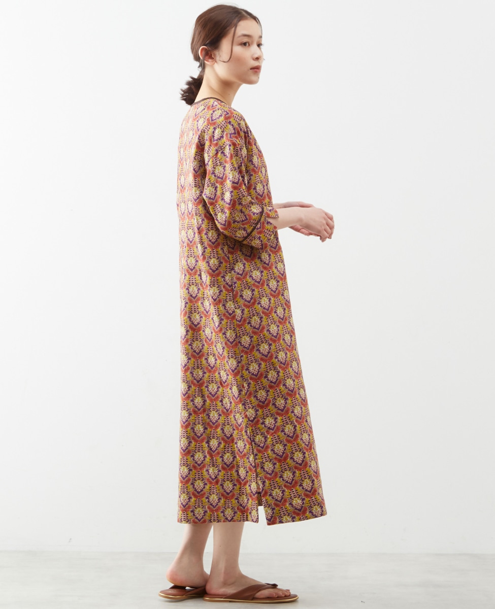 初夏の装いを始めるのにぴったりバティックプリントロング丈ワンピース 6分袖 商品詳細 メルローズ公式通販 Melrose Store メルローズストア