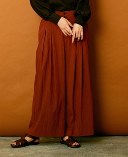 【リラクシーなシルエットのコットンレーヨンタックワイドパンツ】