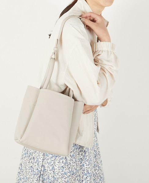 【持ち方を変えられる2wayキューブバッグ】 詳細画像 グレイッシュベージュ 1