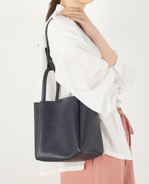 【持ち方を変えられる2wayキューブバッグ】 詳細画像 ネイビー 1