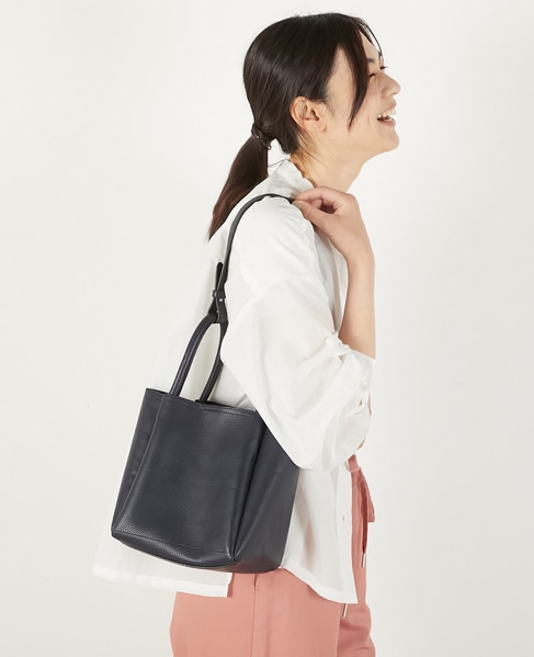 【持ち方を変えられる2wayキューブバッグ】 詳細画像 ネイビー 2