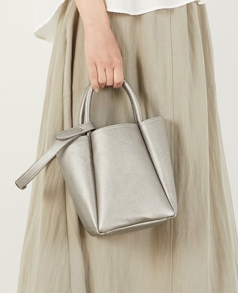 【持ち方を変えられる2wayキューブバッグ】 詳細画像 ガンメタ 1