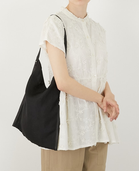 【軽量で涼し気な素材感のワンショルダーバッグ】 詳細画像 ブラック 1