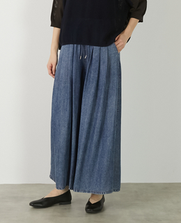 【パウダーデニムタックワイドパンツ】