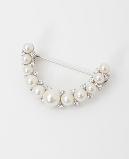 【ハレの日を華やかに彩るパールブローチ】