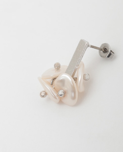 【ハレの日を華やかに彩る変形パールピアス】 詳細画像 シルバー 2