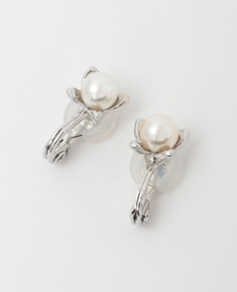 【ハレの日を華やかに彩るパールフラワーイヤリング】