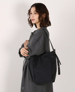 【ナイロンスクエアショルダーバッグ】