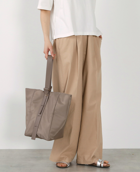 【ナイロンスクエアショルダーバッグ】 詳細画像 グレイッシュベージュ 3