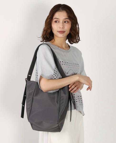 【ナイロンスクエアショルダーバッグ】 詳細画像 グレー 1